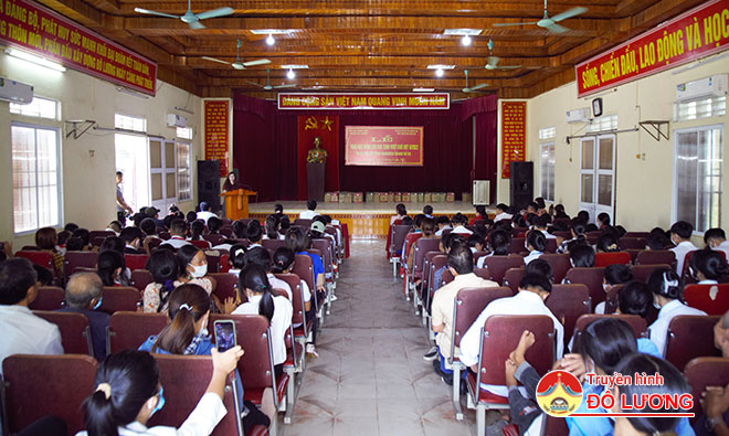 Tổ chức Zhi Shan Foundtion TaiWan trao học bổng cho học sinh vượt khó học giỏi huyện Đô Lương